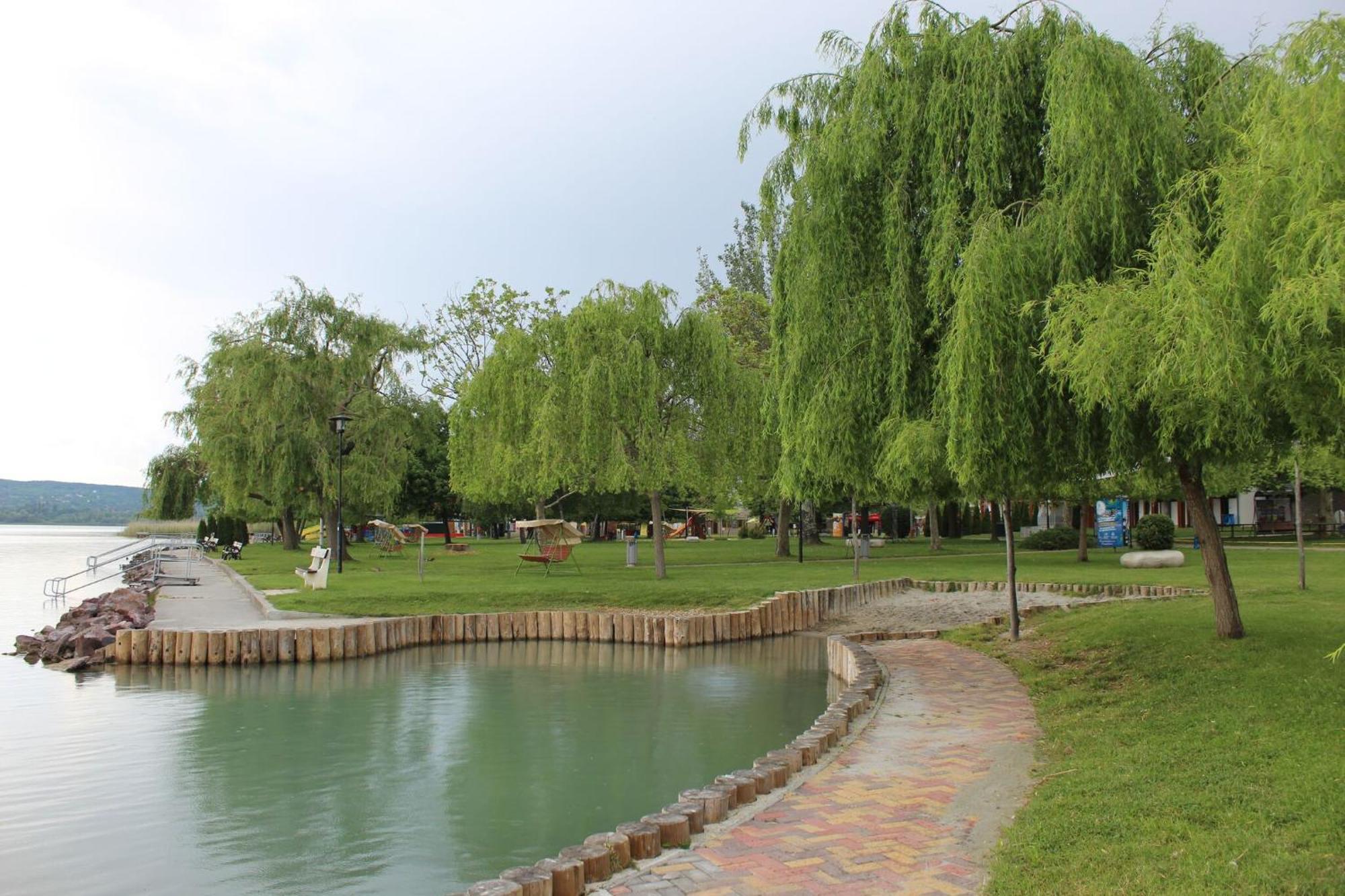 Foeveny Apartmanok Balatonfuzfo Exterior foto