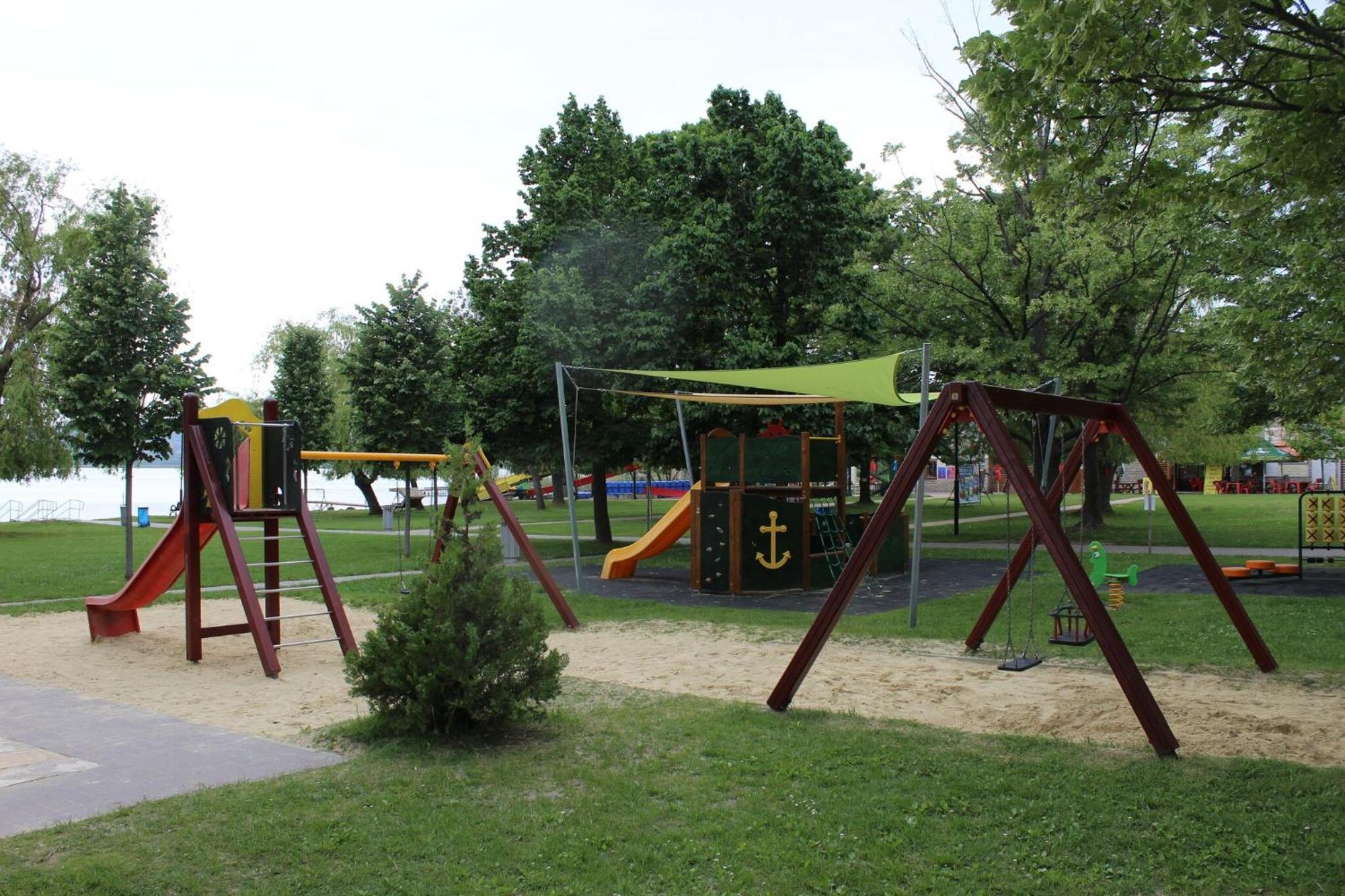 Foeveny Apartmanok Balatonfuzfo Exterior foto